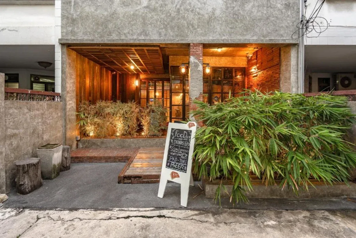 Siam Plug In Hostel - main image
