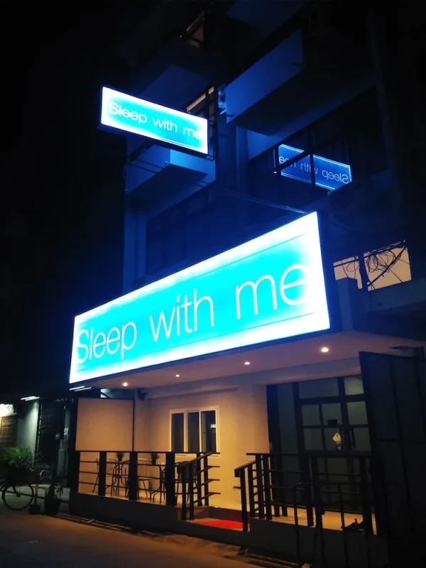 Sleep With Me Bangkok - BTS Phra Khanong - صورة 3