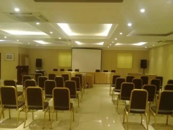 Valenza Hotel Cafe - image 2