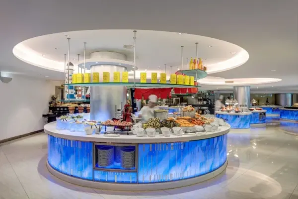 Regal Airport Hotel - image 4