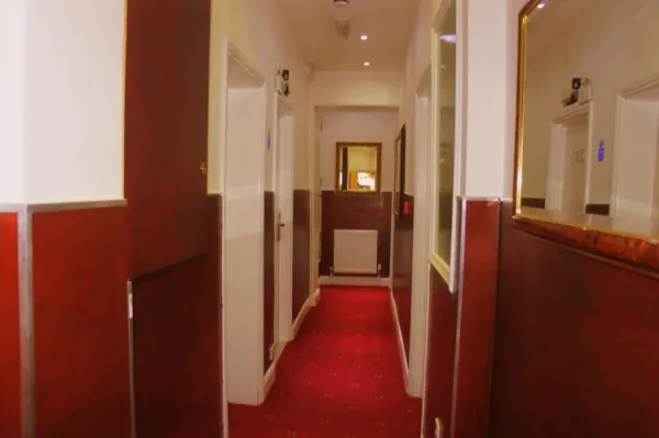 Plaza London Hotel - image 3