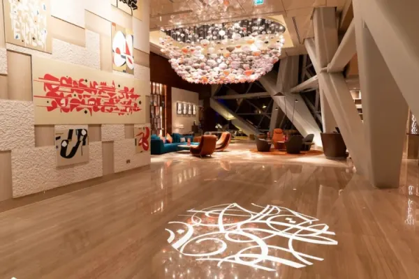 ANDAZ CAPITAL GATE ABU DHABI, BY HYATT - صورة 2