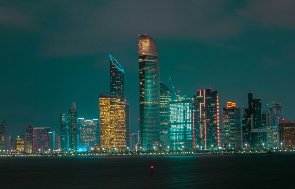 دليل السفر إلى أبو ظبي: اكتشف عاصمة الإمارات العربية المتحدة