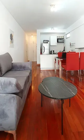 Amplio monoambiente con pileta climatizada, parrilla y seguridad - Miniatura 1