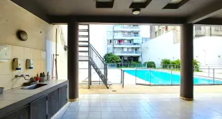 Amplio monoambiente con pileta climatizada, parrilla y seguridad - Miniatura 25