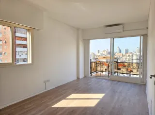 Piso 15 con Balcon. Espectacular Vista y luz! - Thumbnail 1