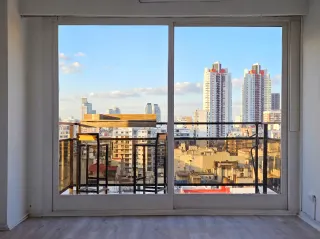 Piso 15 con Balcon. Espectacular Vista y luz! - Thumbnail 4