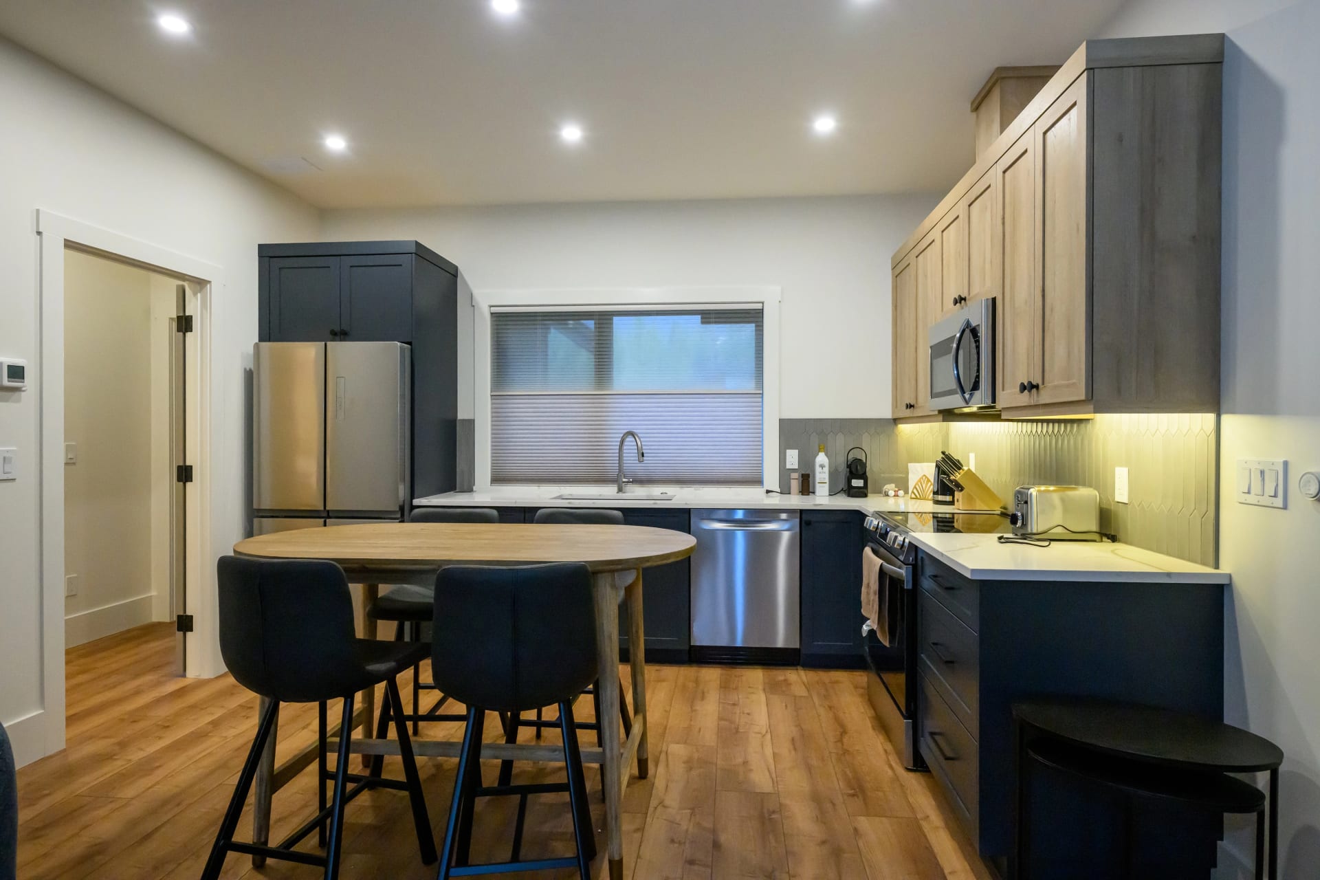 Suite kitchen with full amenities