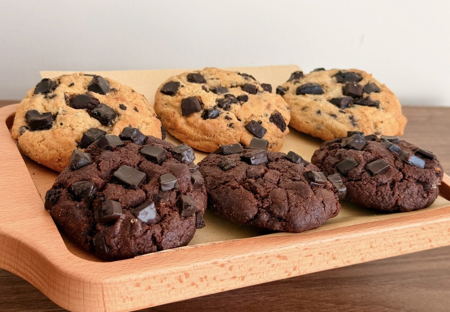 Mix of double chocolate cookies and chocolate chip cookies.