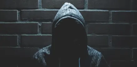 El enemigo principal de un ladrón es el tiempo.