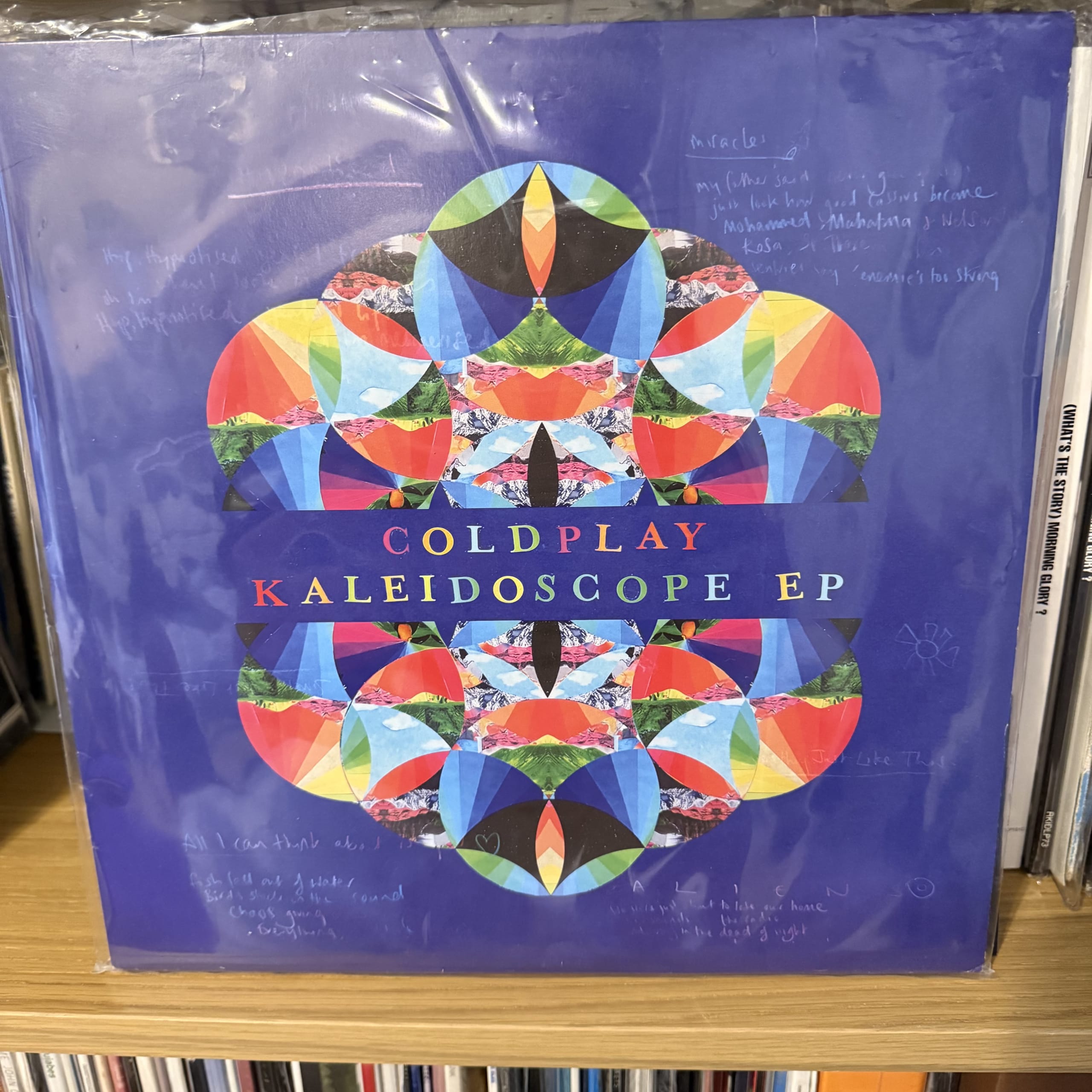 透明ビニールに入ったColdplay『KALEIDOSCOPE EP』のレコード。