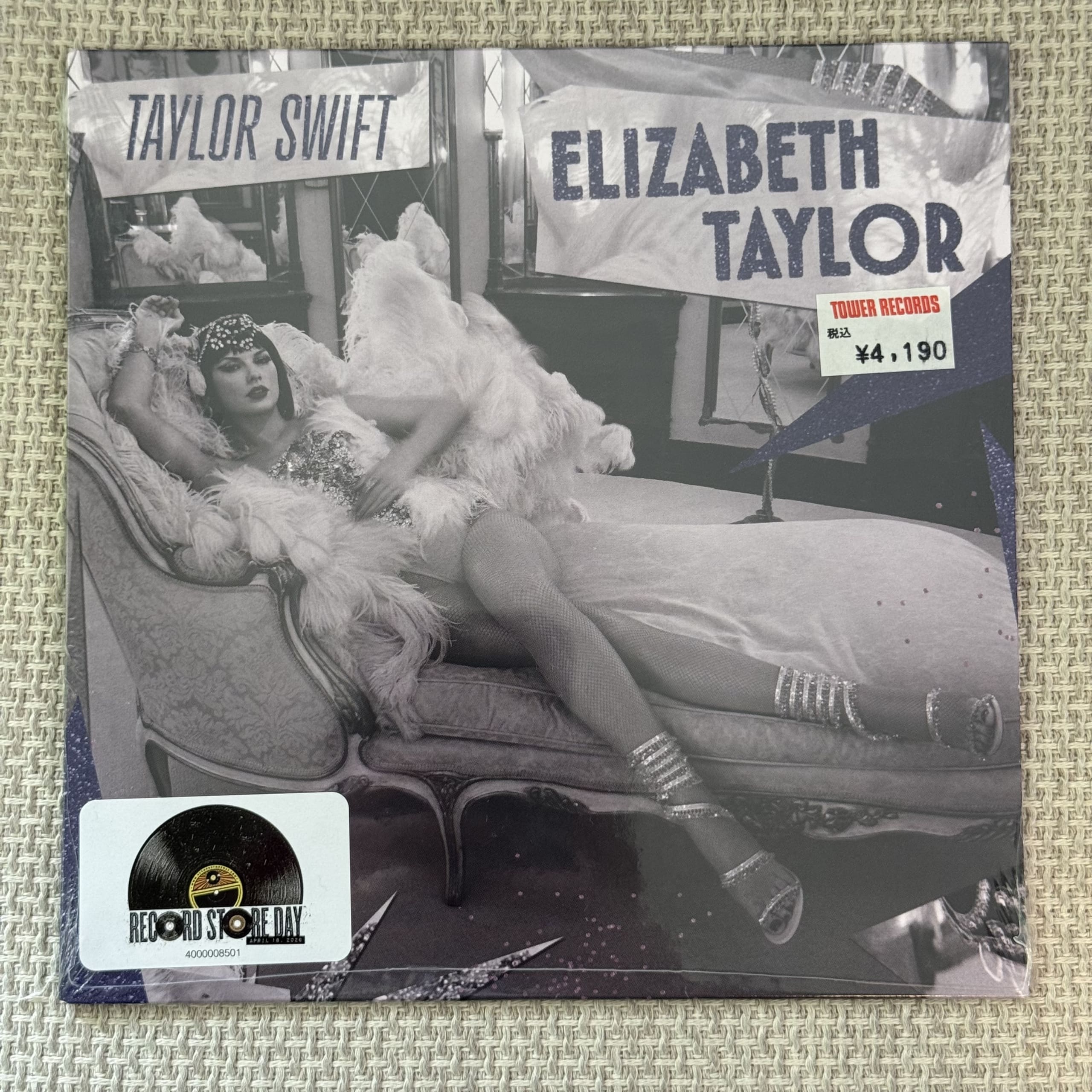 ラグに置かれたテイラー・スウィフトのRSD限定レコード