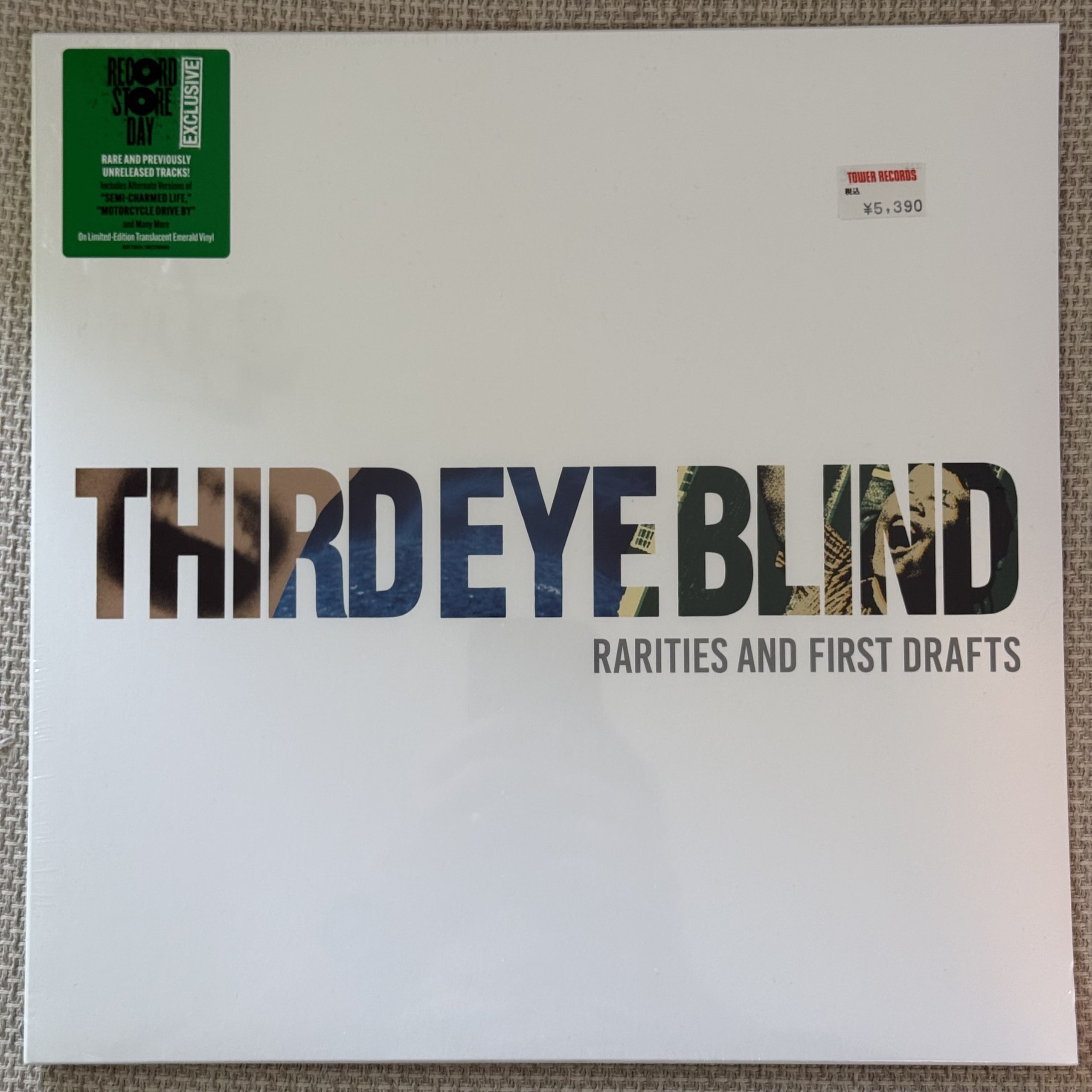 Third Eye Blindのレコード『RARITIES AND FIRST DRAFTS』のジャケット写真。