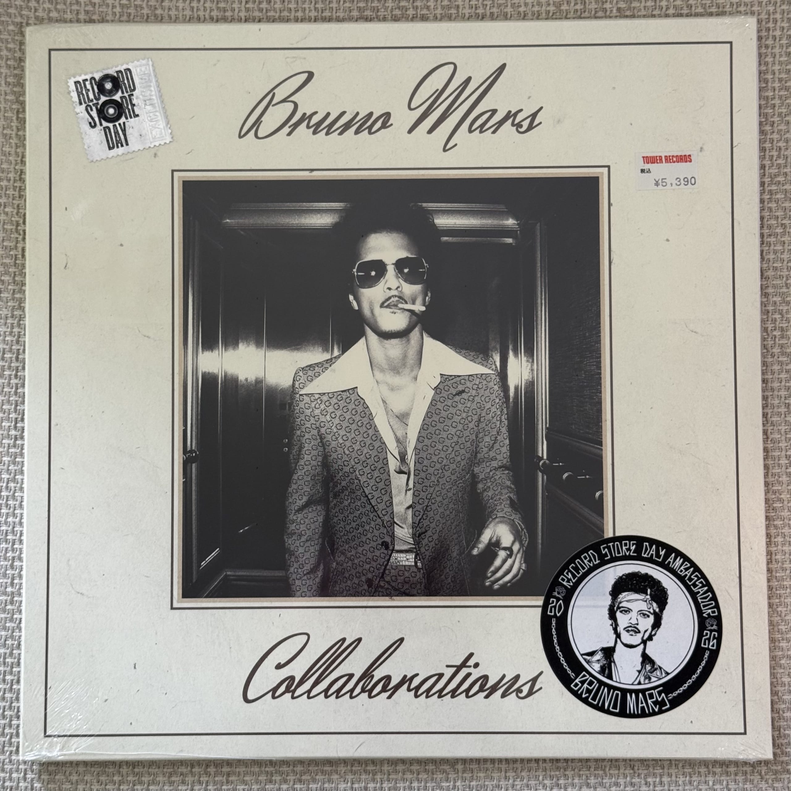 ブルーノ・マーズ『Collaborations』のレコードジャケット。