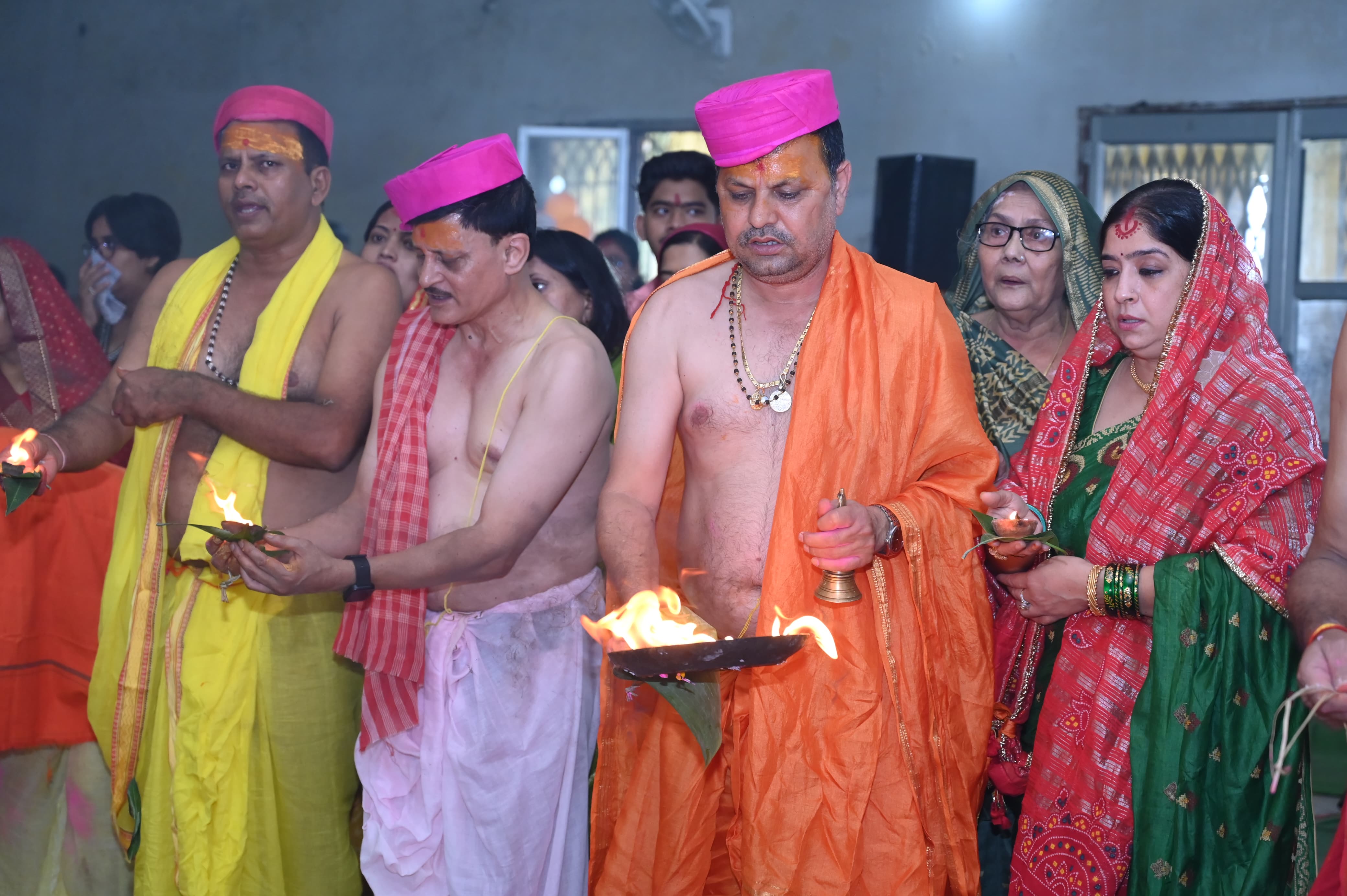 अरपा तट पर आस्था का विराट अनुष्ठान, सवा लाख पार्थिव शिवलिंग से गूंजा तोरवा छठ घाट