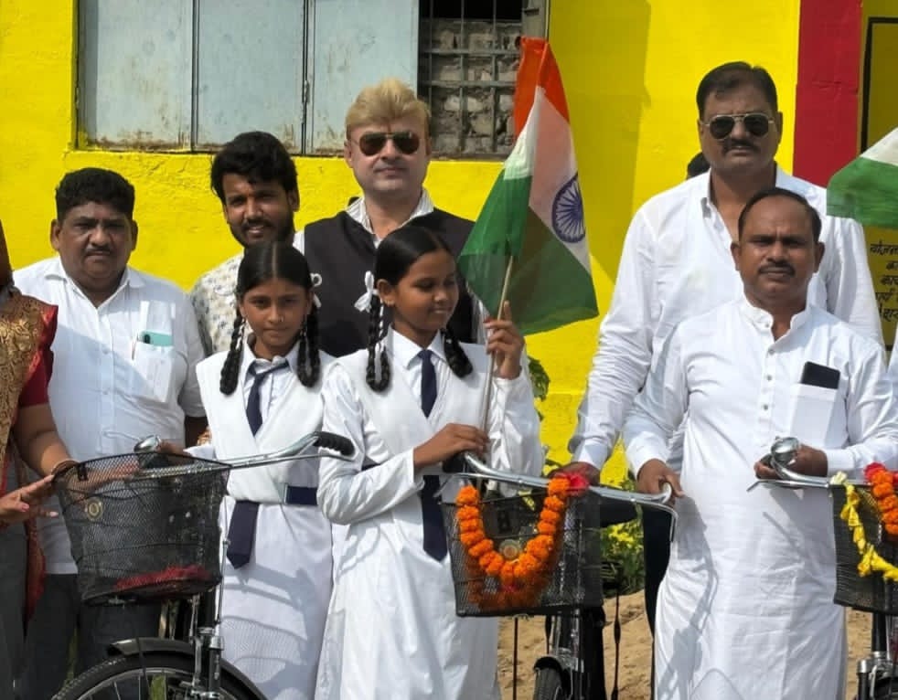 शिक्षा के साथ संस्कार भी जरूरी - त्रिलोक चंद्र श्रीवास