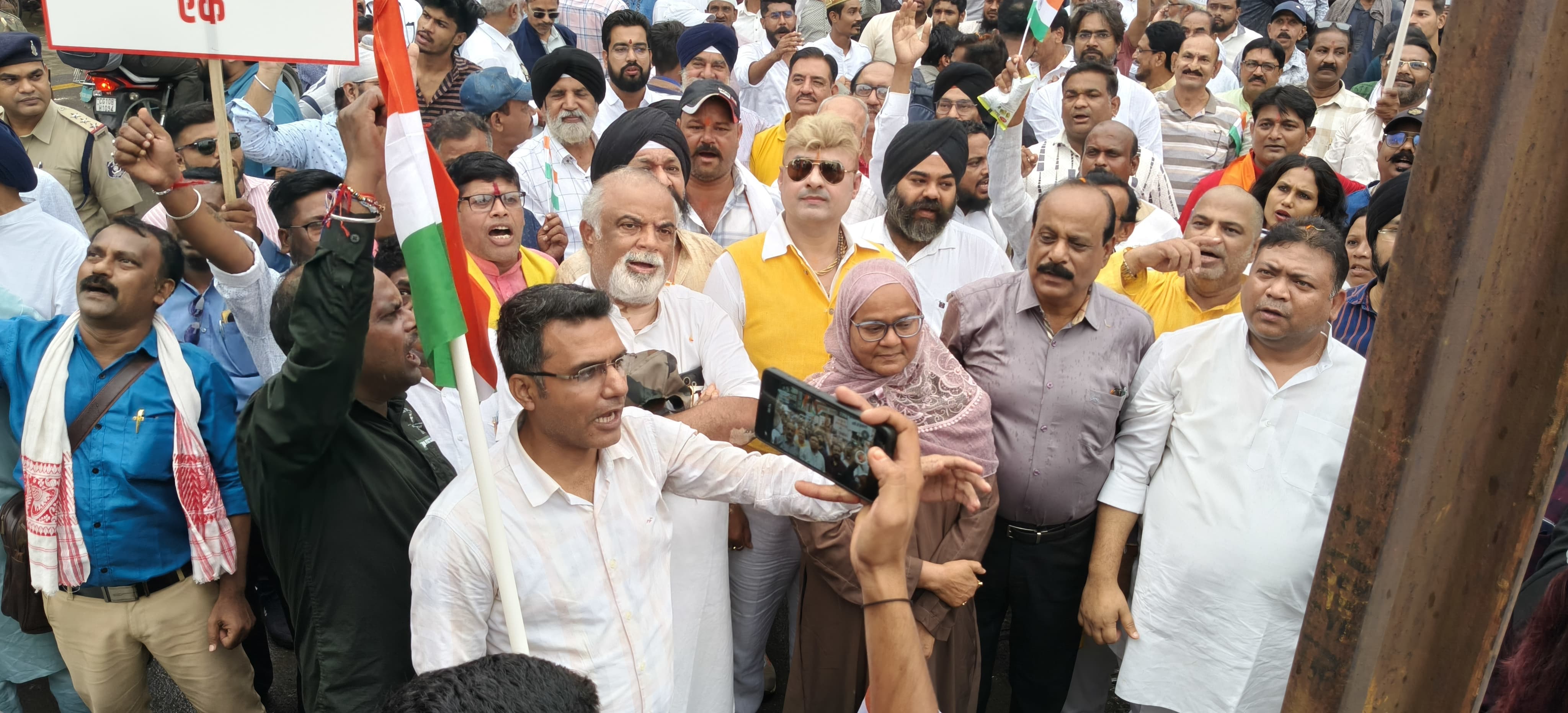सांप्रदायिक सद्भाव से देश होगा मजबूत - त्रिलोक चंद्र श्रीवास