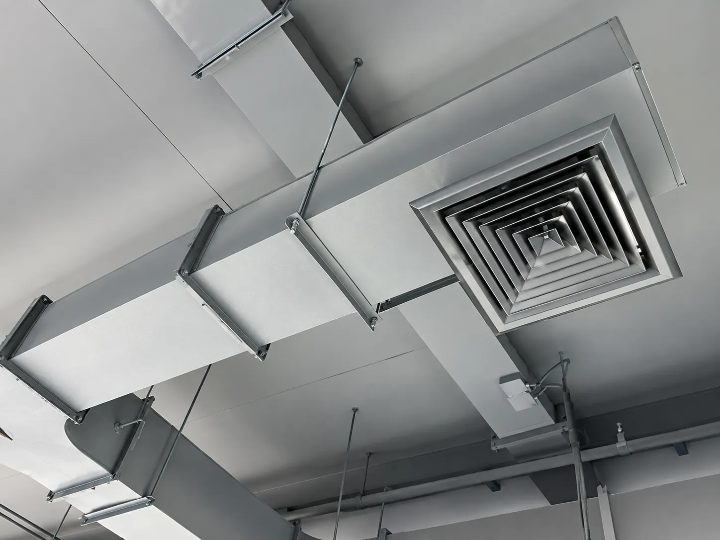 Ventilação e exaustão: como renovar o ar de ambientes comerciais e residenciais