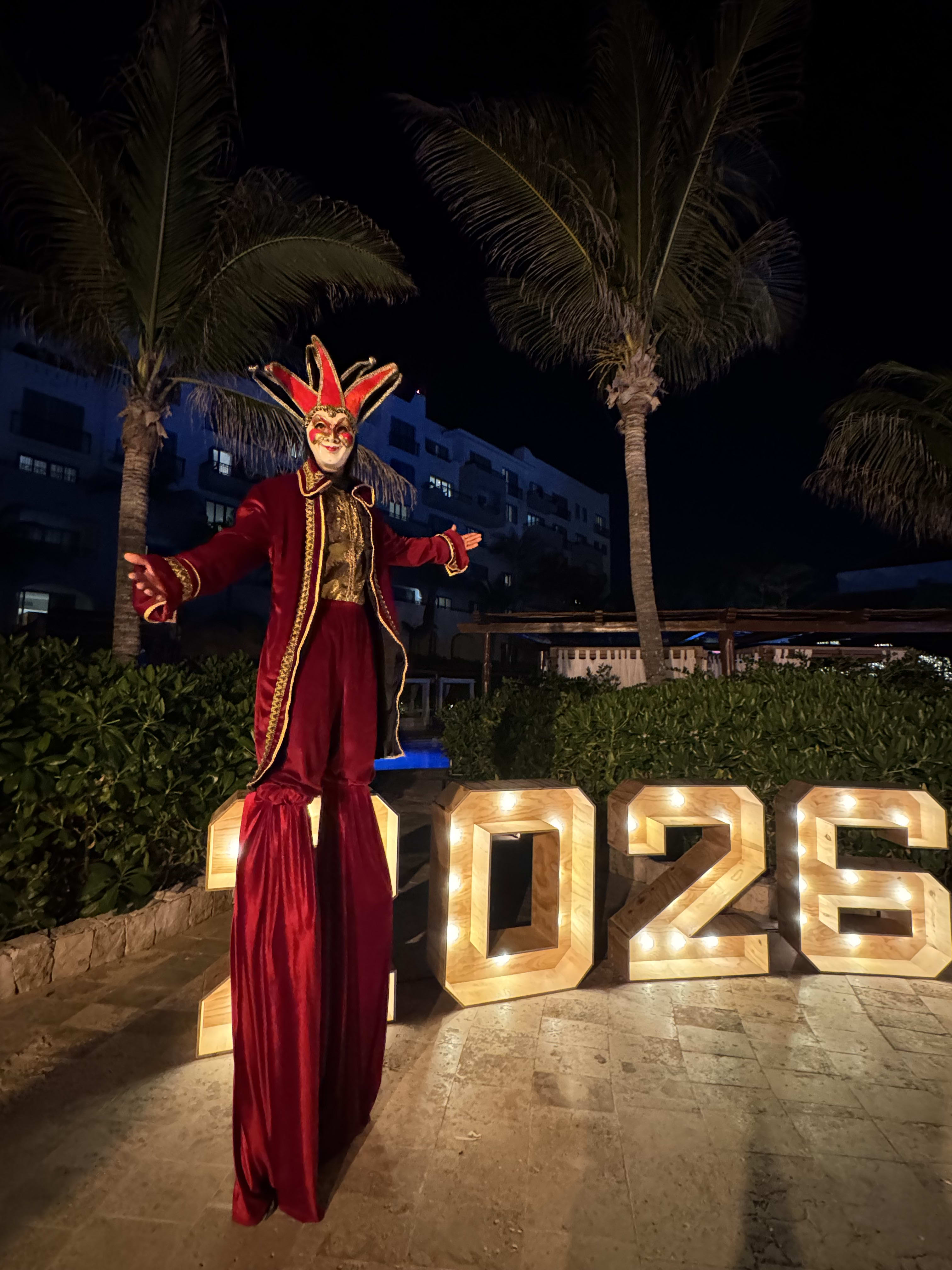 Personaje en zancos