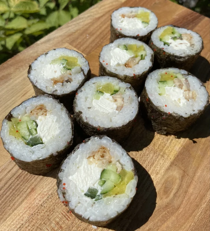 Футомакі з вугрем + дайкон (8 шт)🍣
