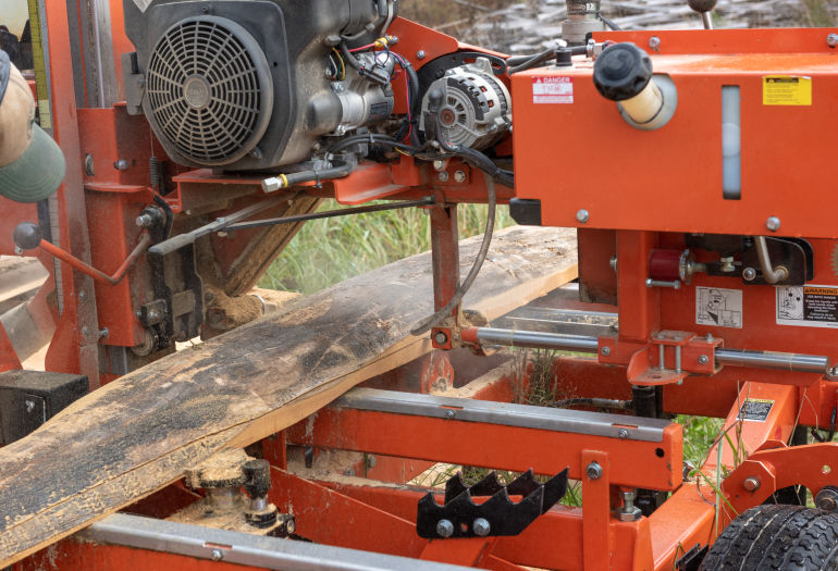 Wood-Mizer LT35 Hydraulic Sawmill cutting