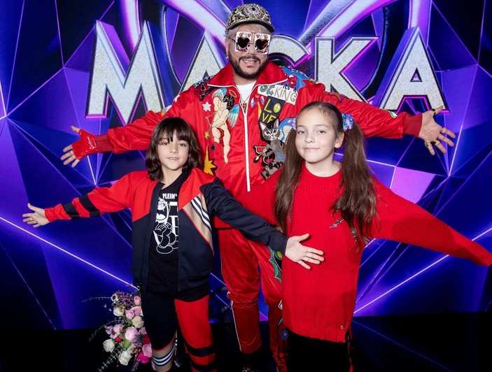 «Я отказываюсь сниматься!»: Филипп Киркоров устроил скандал на шоу «Маска» из-за зефира