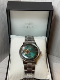 Reloj Orient Bambino Open Heart Dial Verde Oscuro, original con garantía