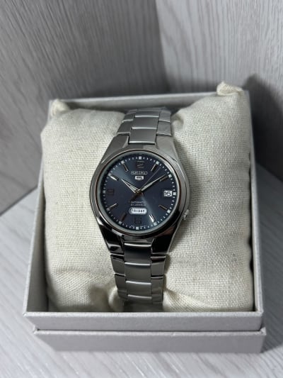 Reloj Seiko 5 Dial Gris Azulado, original con garantía