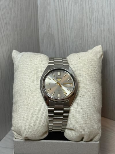 Reloj Seiko 5 Automatico Dial Gris SNXS75K, original con garantía