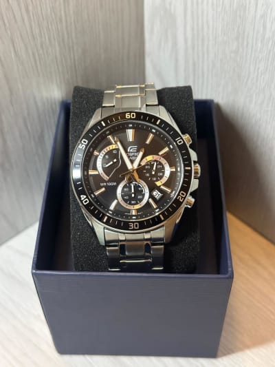 Reloj Casio Edifice EFR-552D con correa de acero y fondo negro, original con garantía