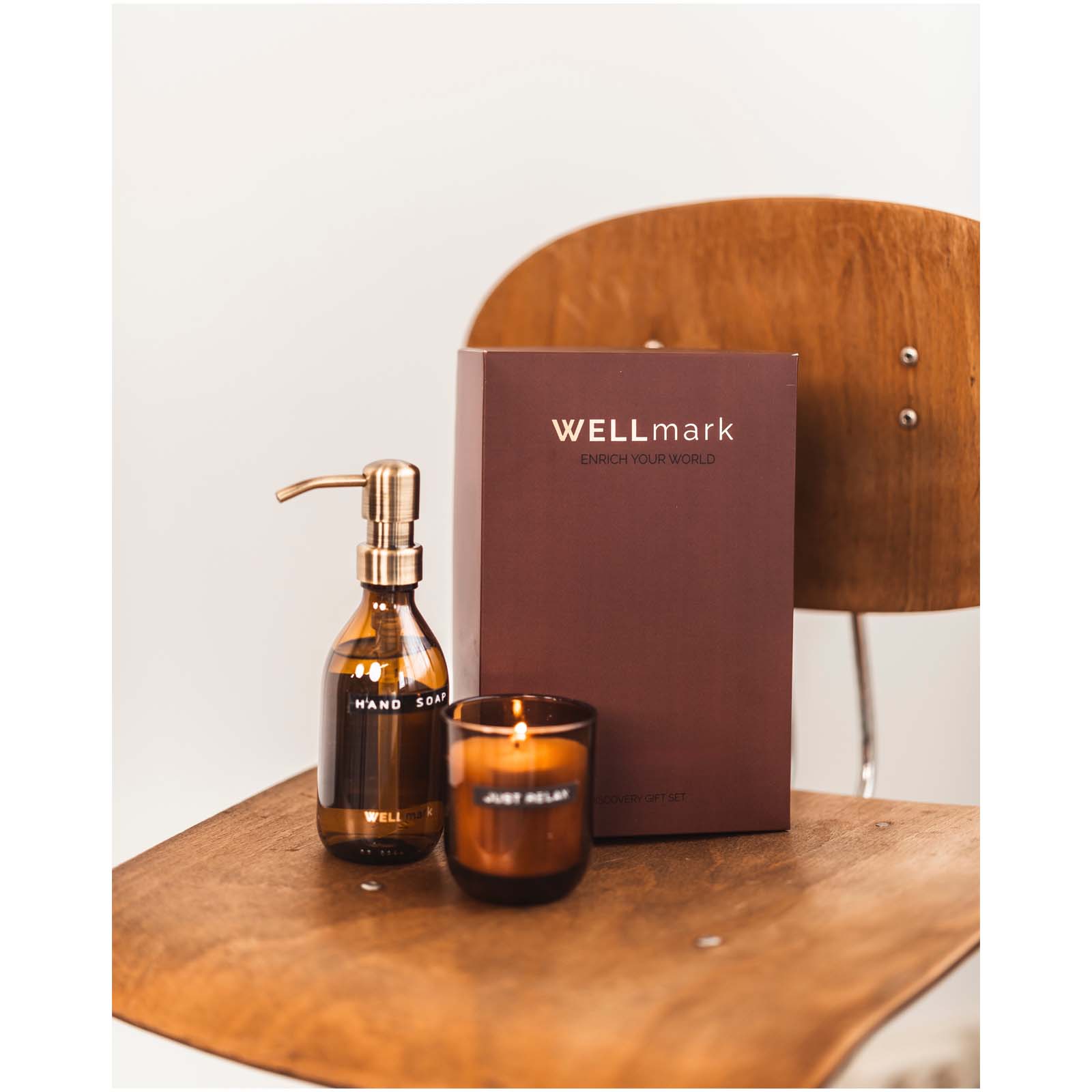 Distributeur de savon pour les mains de 250 ml et ensemble de bougies parfumées de 150 g Wellmark Discovery- parfum linge fra