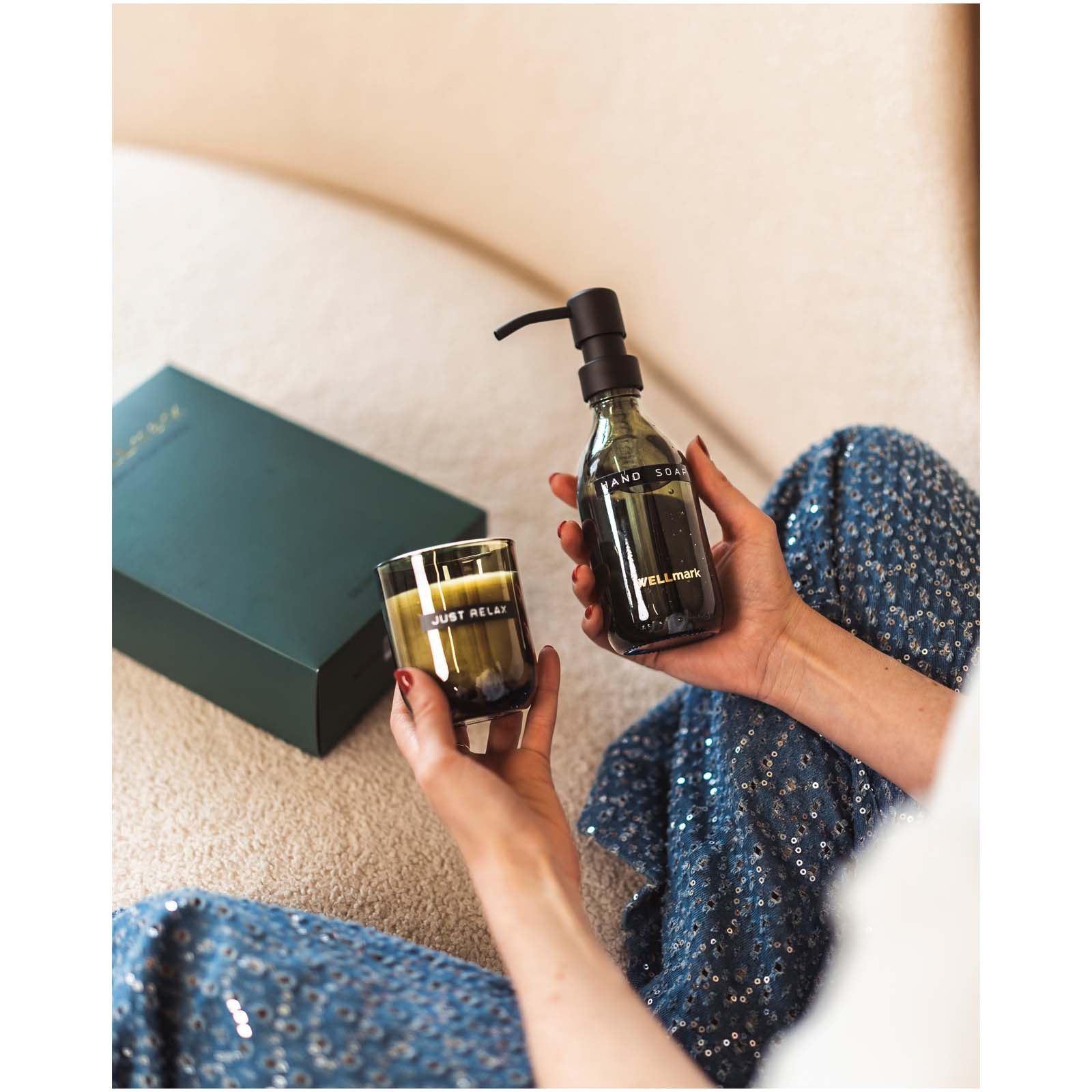 Distributeur de savon pour les mains de 250 ml et ensemble de bougies parfumées de 150 g Wellmark Discovery- parfum linge fra