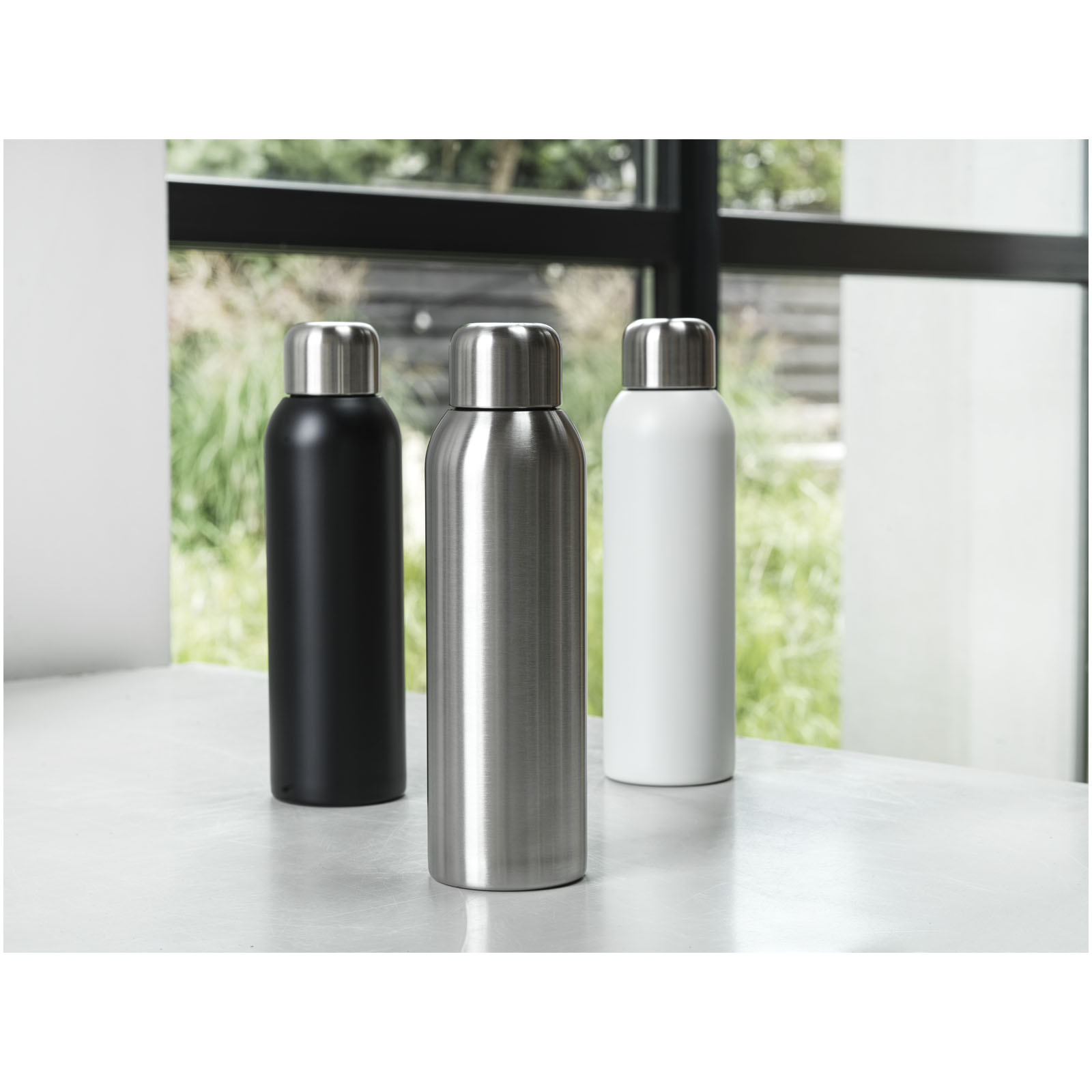 Bouteille d'eau Guzzle de 820 ml en acier inoxydable certifié RCS