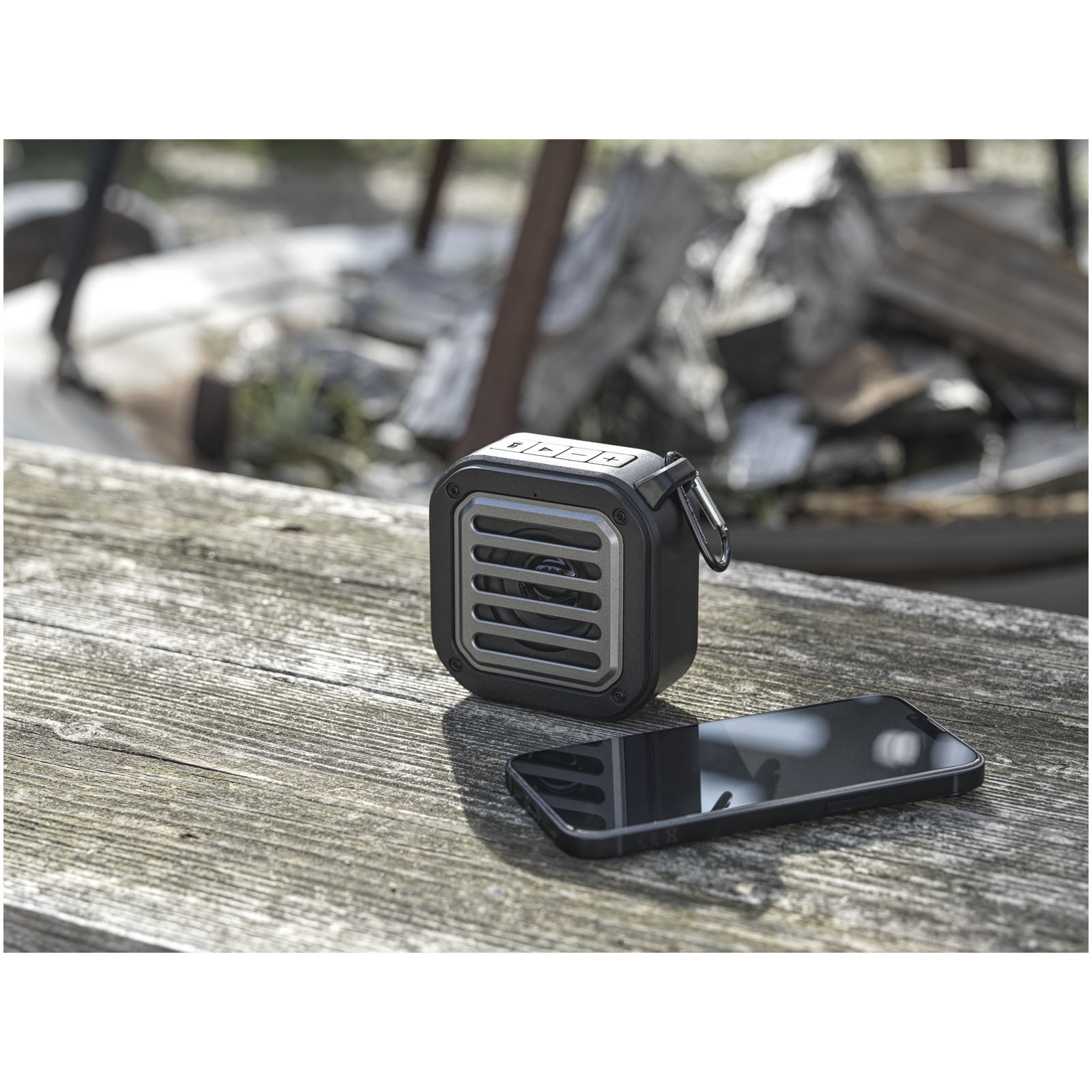 Haut-parleur solaire Bluetooth® Solo de 3 W IPX5 en plastique recyclé certifié RCS avec mousqueton