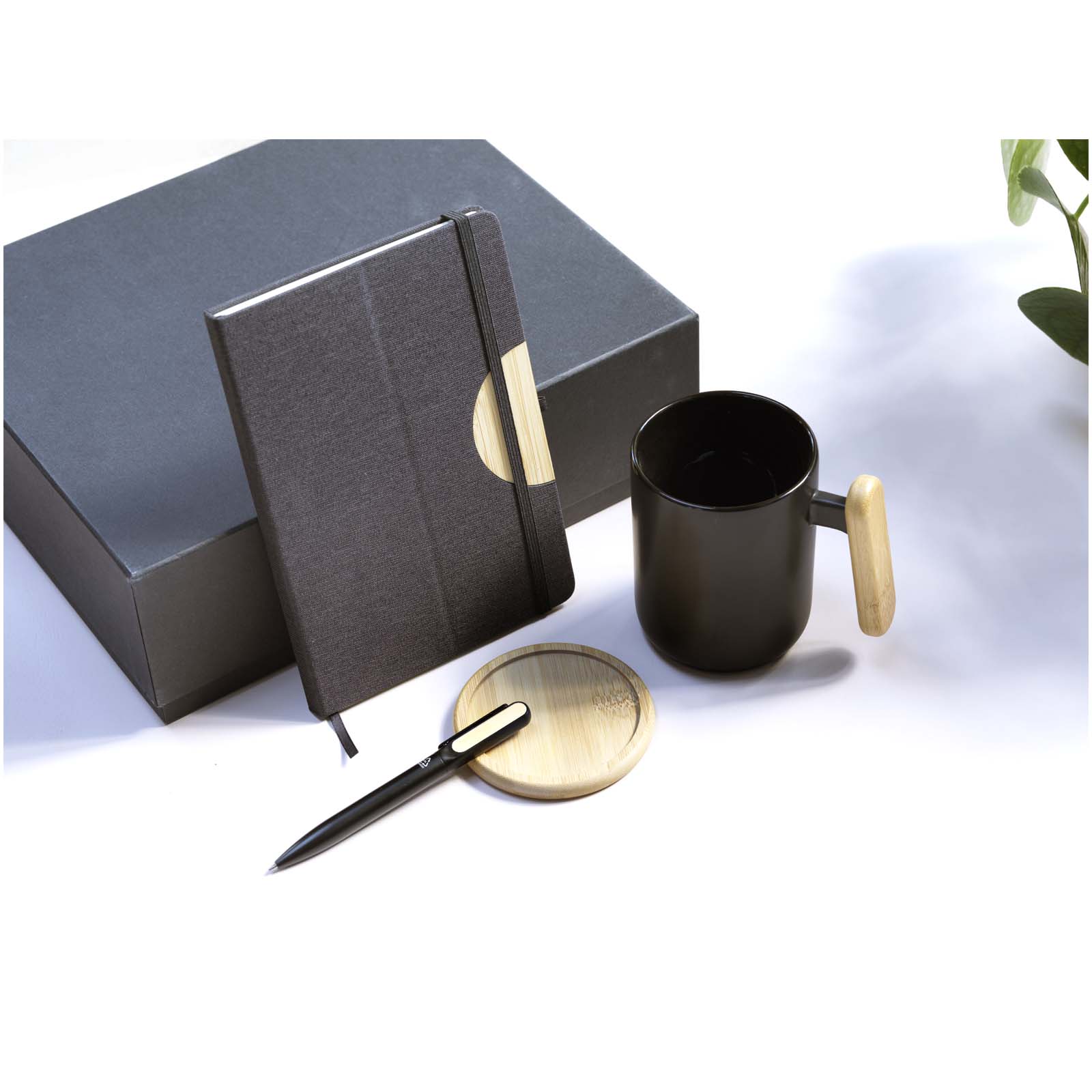 Coffret cadeau Laura avec carnet à couverture rigide A5 et stylo bille (encre noire)