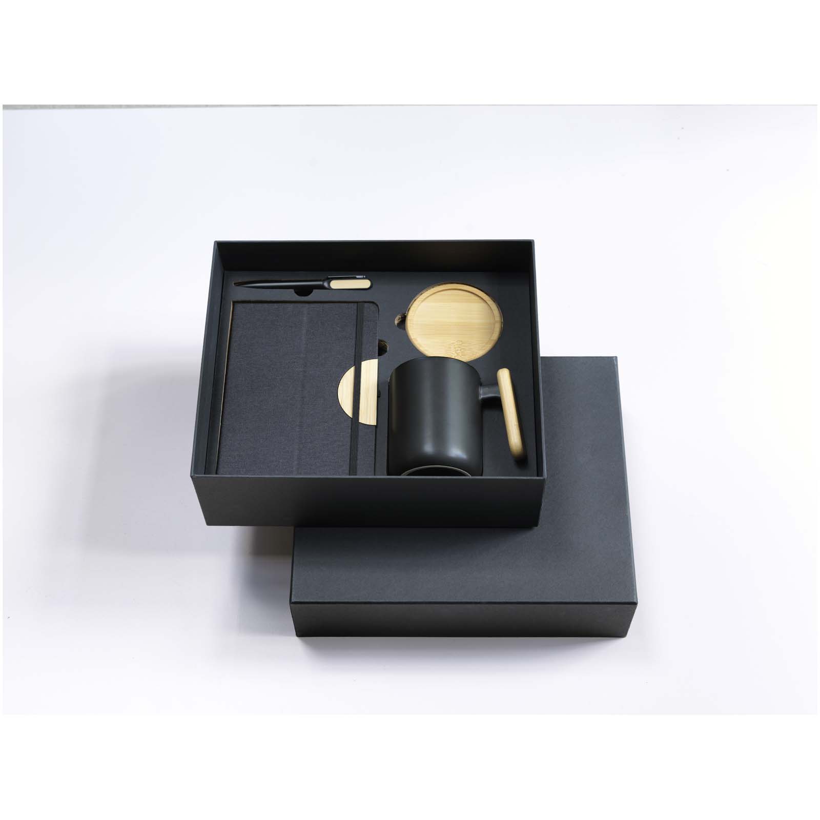Coffret cadeau Laura avec carnet à couverture rigide A5 et stylo bille (encre noire)