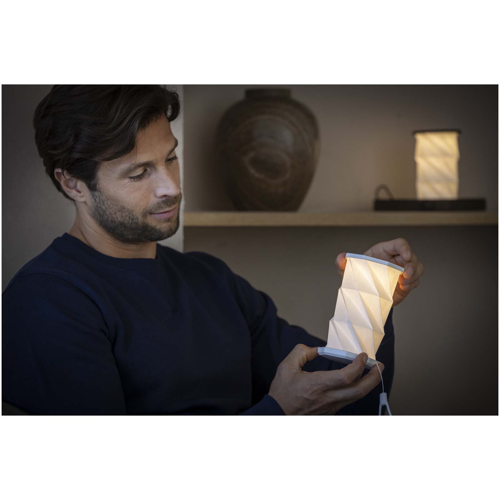 Lampe de table pliable et à intensité variable Celestia en plastique recyclé