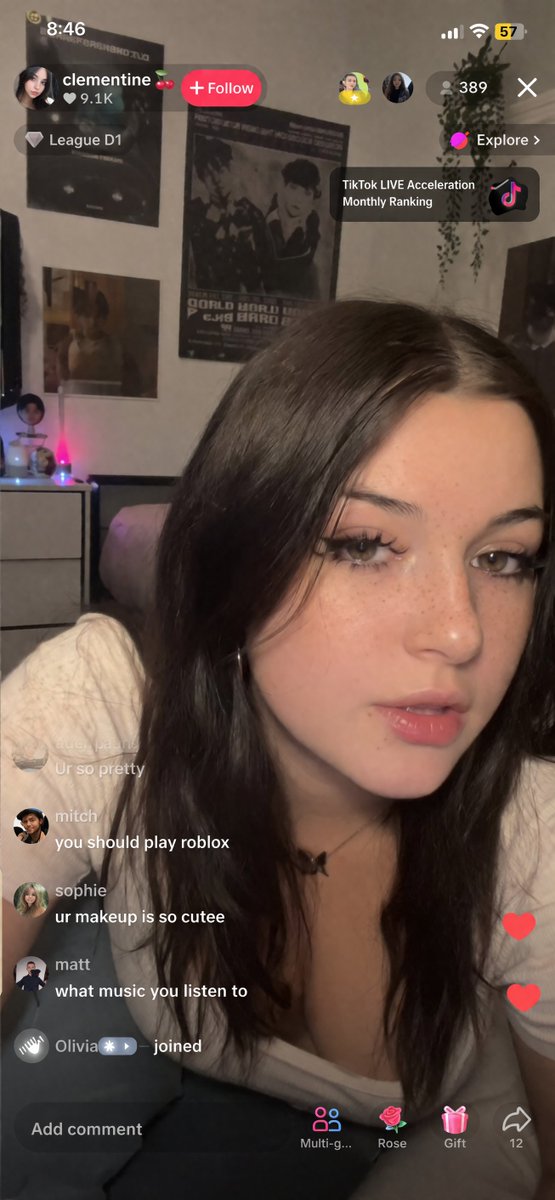 TikTok Streamer UGC Style Prompt AI image template preview