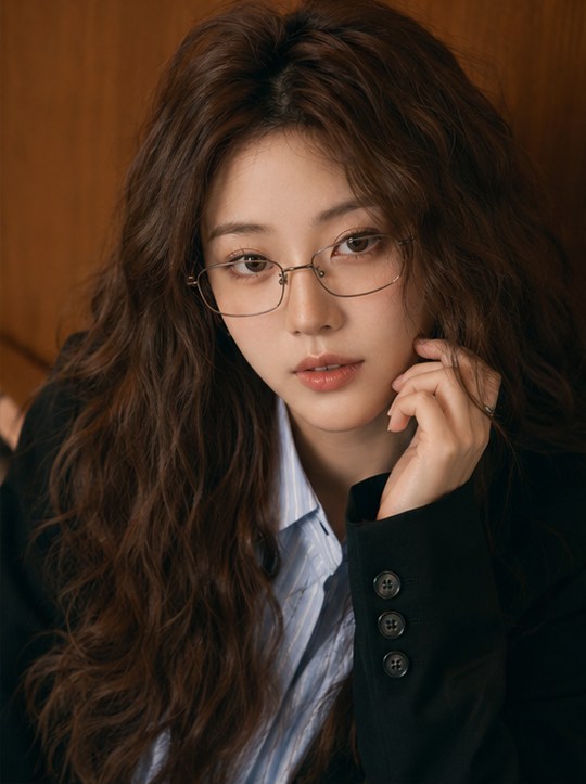 Miu Style Academic Nerd Portrait example 3