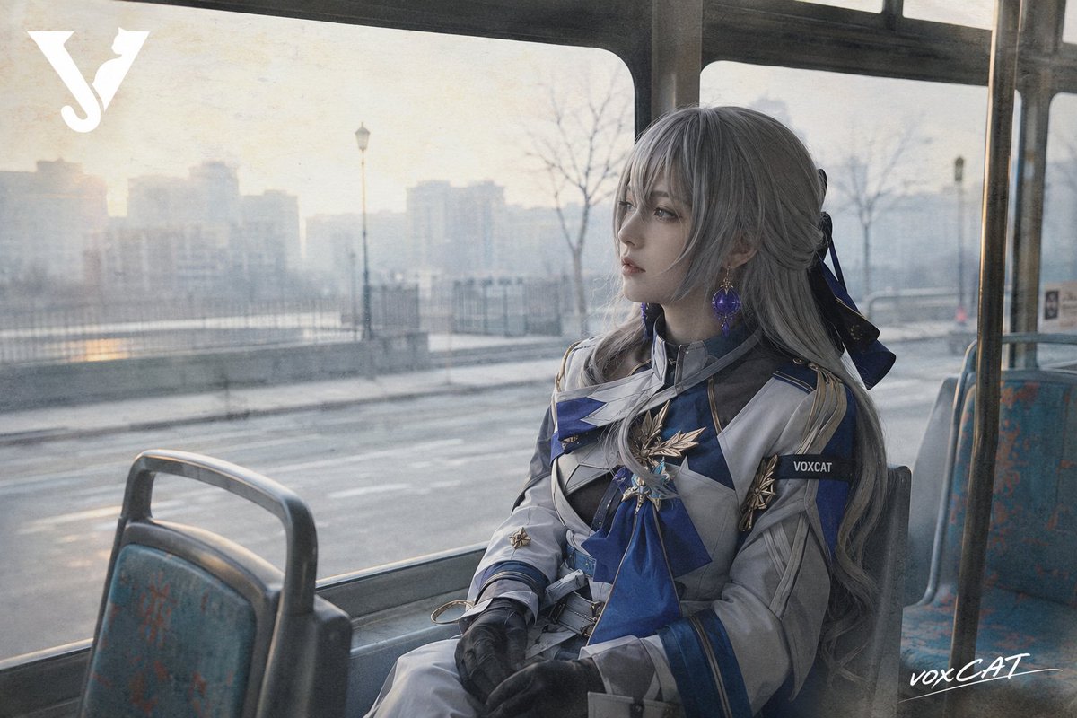 Rainy Bus Live-Action Cosplay Still example 2
