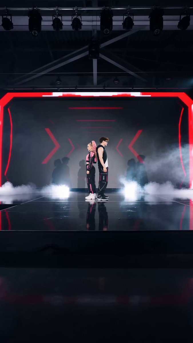 Pop Idol Concert Duo AI template preview