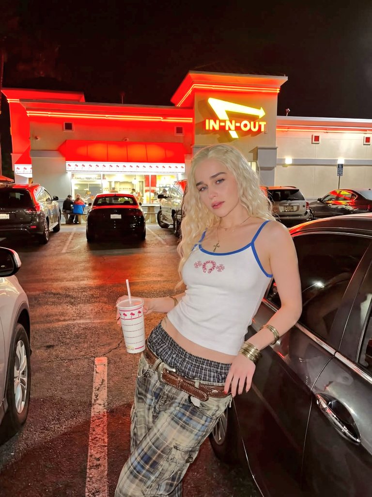 Y2K Night Photo of Emilia Clarke at In-N-Out AI image template preview