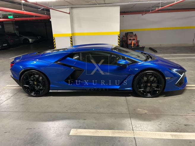 Lamborghini Revuelto
