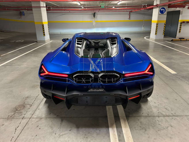 Lamborghini Revuelto