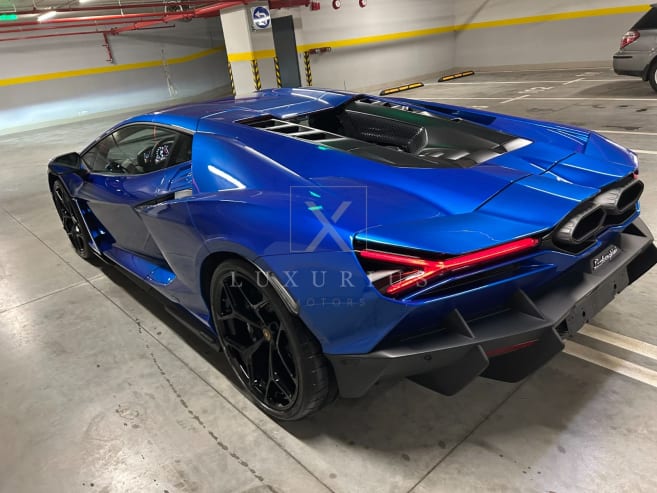 Lamborghini Revuelto