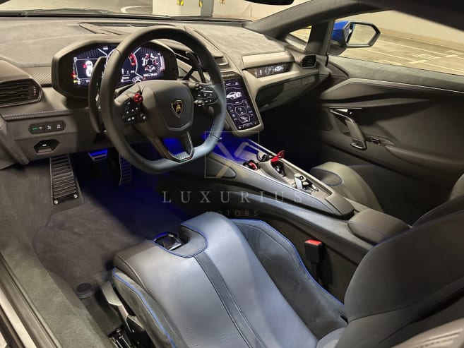Lamborghini Revuelto