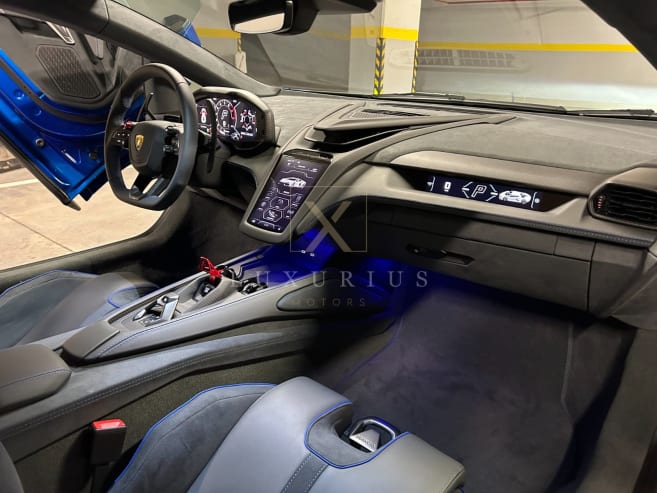Lamborghini Revuelto