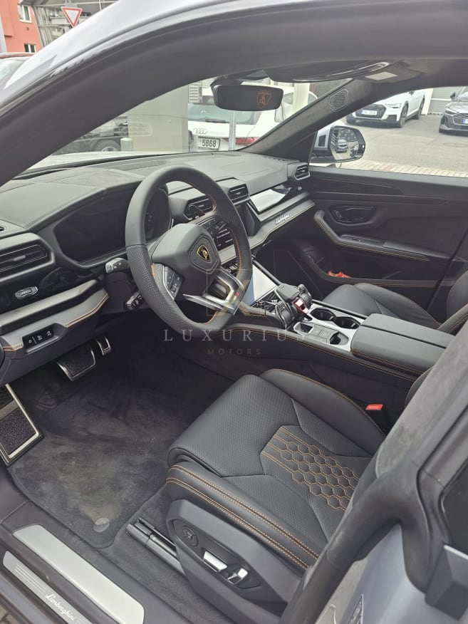 Lamborghini URUS