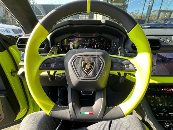 Lamborghini URUS