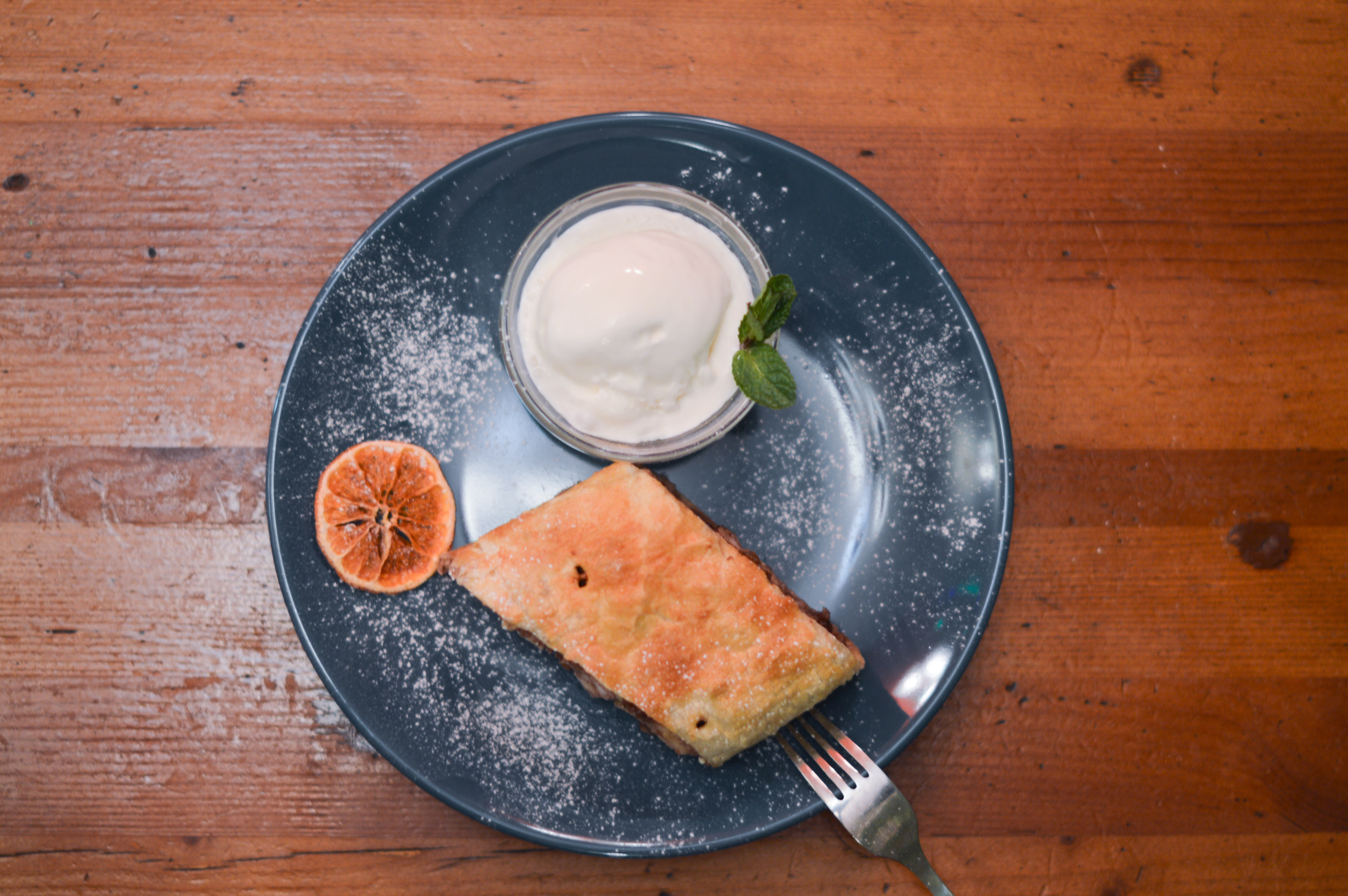 Фирменный яблочный штрудель